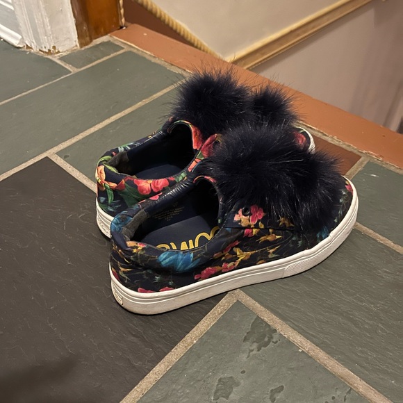 Sam Edelman sneakers wort pompom like new wore maybe a couple times no tears - Picture 1 of 4